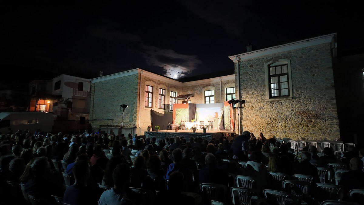 Θεατρική παράσταση - Ούτε γάτα ούτε ζημιά κι ας μη φτάσανε στην Καστοριά